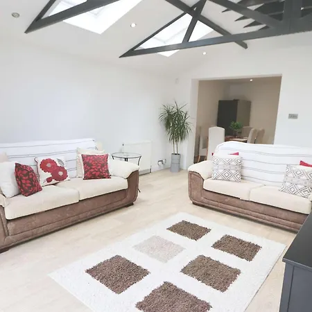 Four Bedroom House On Passage Road Feriehus