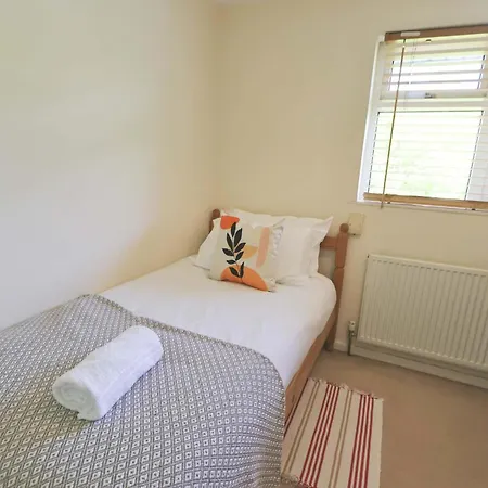 Four Bedroom House On Passage Road Feriehus *