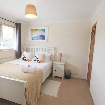 Four Bedroom House On Passage Road Feriehus *