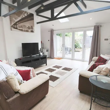 Four Bedroom House On Passage Road Feriehus *