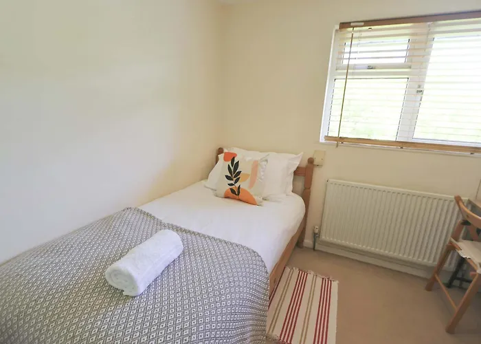 Four Bedroom House On Passage Road Feriehus *