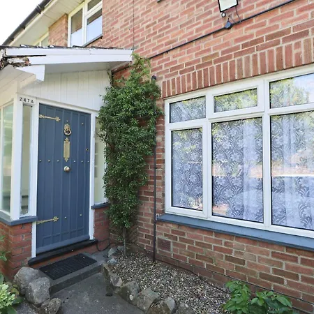 Semesterbostad Four Bedroom House On Passage Road