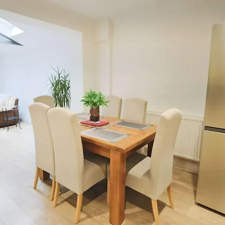 Four Bedroom House On Passage Road Сasa de vacaciones Bristol