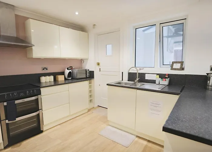 Four Bedroom House On Passage Road Bristol